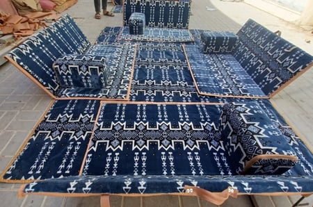 طقم جلسة بر وبحر رمادي يكفي 8 أشخاص.