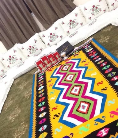 جلسة تطريز قطري بالمتر