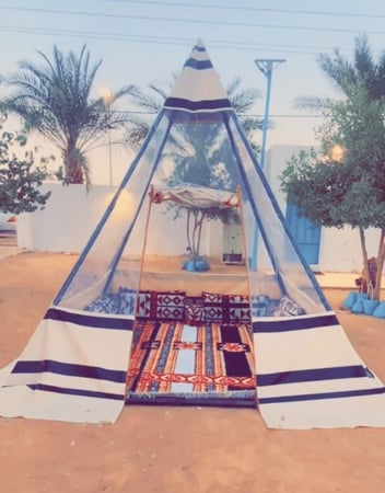 خيمة هرمية مقاس 2.50*2.50بدون اثاث