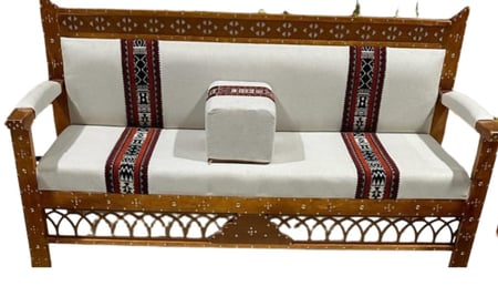 كرسي تراثي ثلاثي بكلفة سدو