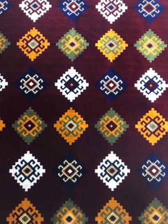 طقم جلسة بر وبحر عنابي يكفي 8 أشخاص.