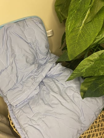 مخدة ستيتش بداخلها بطانية