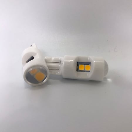 لمبه ليد نواعس اللون كريمي