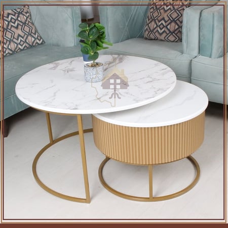 طقم طاولتين لون ذهبي سطح خشب لون أبيض شبيه الرخام