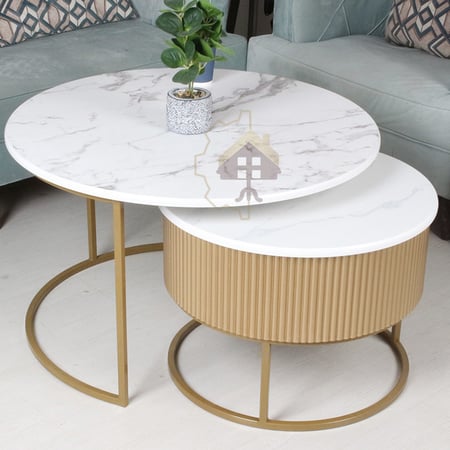 طقم طاولتين لون ذهبي سطح خشب لون أبيض شبيه الرخام