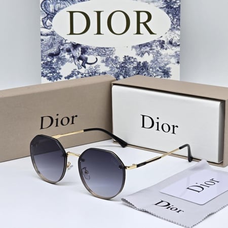 نظارات  ديور مع الملحقات