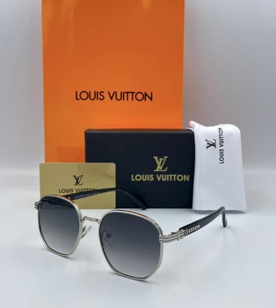 نظارات لويس فيتون مع الملحقات