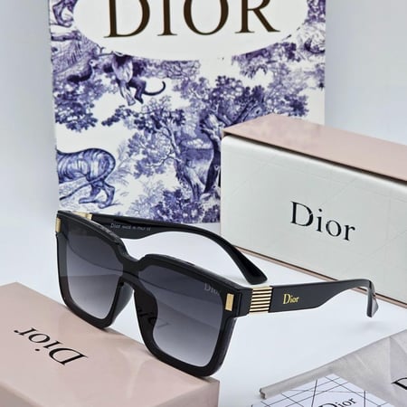 نظارات ديور مع الملحقات