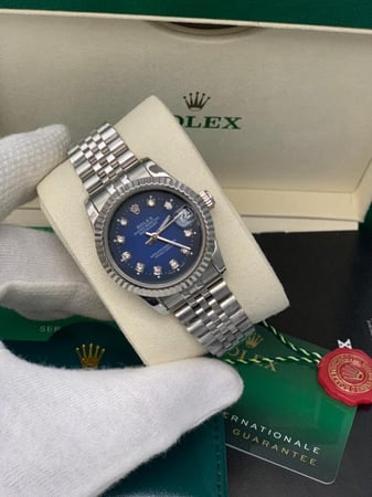 ساعات رولكس نسائي بطاريه مع ملحقات عاديه