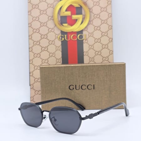 نظارات قوتشي مع الملحقات