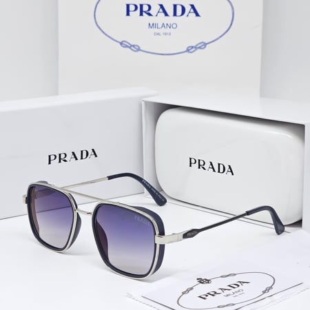 نظارات مع الملحقات