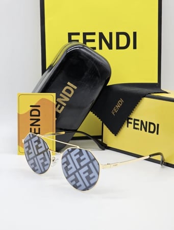 نظارات فندي مع الملحقات