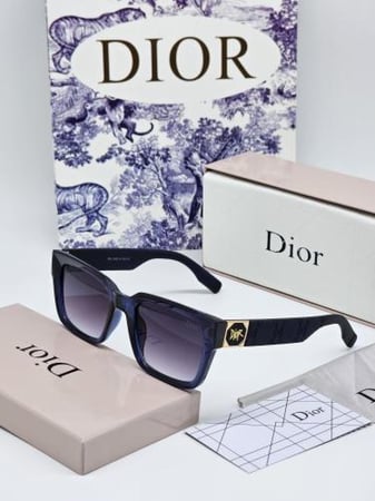 نظارات ديور مع الملحقات