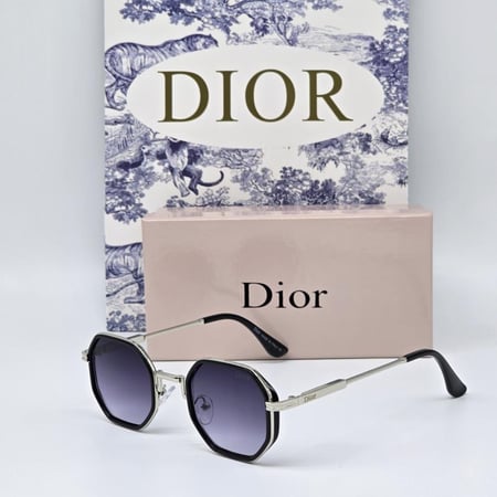 نظارات  ديور مع ملحقات