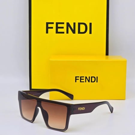 نظارات فندي مع الملحقات