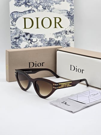 نظارات ديور مع الملحقات
