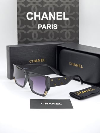 نظارات شانيل مع الملحقات