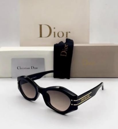 نظارات ديور مع الملحقات