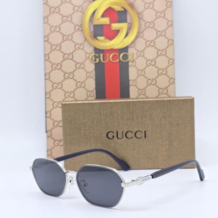 نظارات قوتشي مع الملحقات