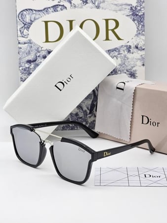 نظارات ديور مع الملحقات