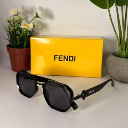 نظارات فندي مع الملحقات