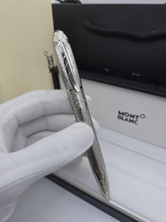 MONT BLANC  اقلام مونت بلانك الريشة موديل مميز  فر