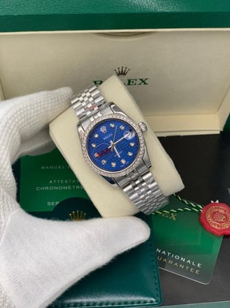 ساعات رولكس نسائي بطاريه مع ملحقات عاديه