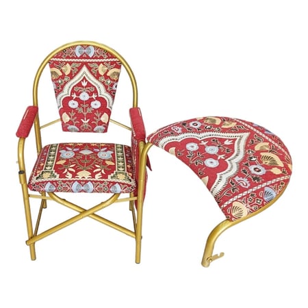 كرسي صلاة أحمر قابل للطي لكبار السن وأصحاب الهمم