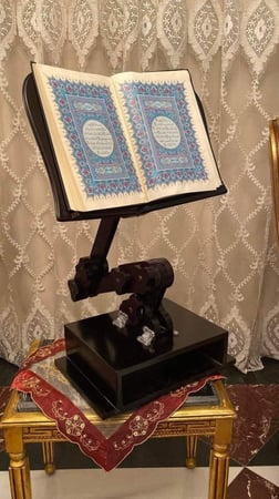 حامل مصحف خشبي قابل للطي والتعديل استخدام مريح وسهل التركيب