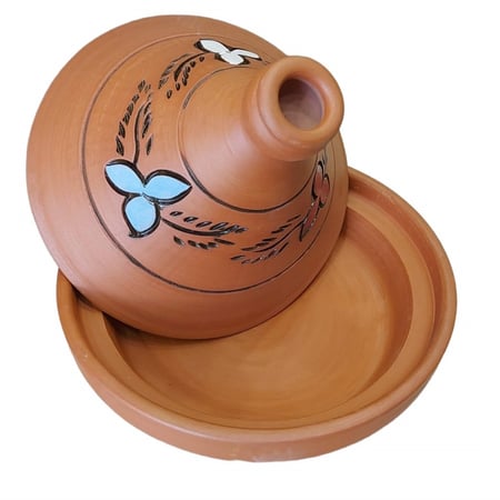 طاجن فخار مع الغطاء بدون لمعه لهي وتقديم الطعام وسط