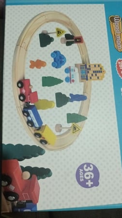 لعبه قطار خشبي