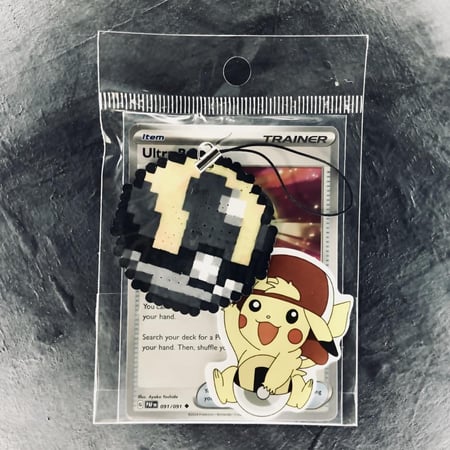 ميدالية الترا بول صناعة يدوية Ultra Ball Retro Pixel Keychain Charm Handmade