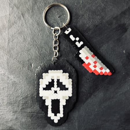 ميدالية وجه الشبح صناعة يدوية Ghostface Scream Keychain Charm Handmade