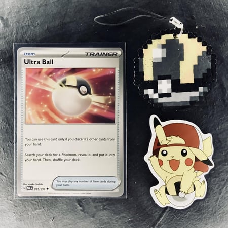 ميدالية الترا بول صناعة يدوية Ultra Ball Retro Pixel Keychain Charm Handmade
