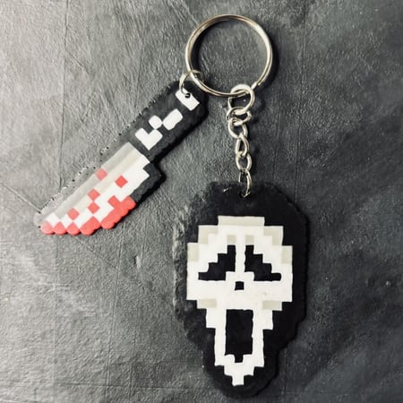 ميدالية وجه الشبح صناعة يدوية Ghostface Scream Keychain Charm Handmade