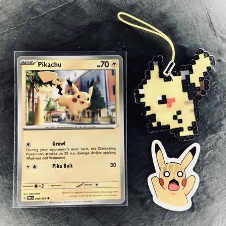 ميدالية بيكاتشو صناعة يدوية Pikachu Retro Pixel  Keychain Charm Handmade