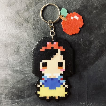 ميدالية سنوايت صناعة يدوية Snow White Keychain Charm Handmade