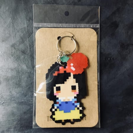 ميدالية سنوايت صناعة يدوية Snow White Keychain Charm Handmade