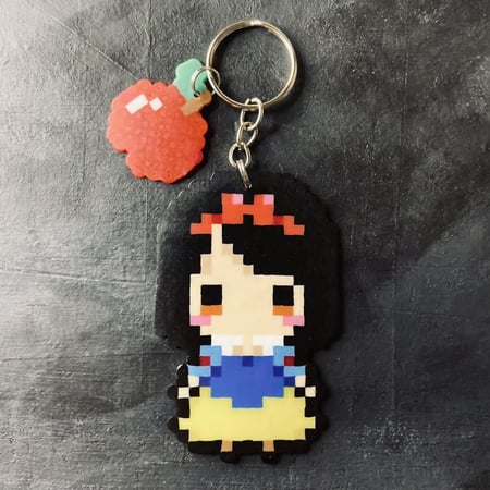 ميدالية سنوايت صناعة يدوية Snow White Keychain Charm Handmade