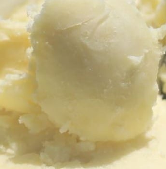 زبدة الشيا العاجيه اللون الخام العضوية غير مكرره او مصنعه خاليه من الاضافات وزن 454 غرام تقريبا نصف كيلو من sky organic