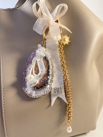 تعليقة شنطة محار | Bag charm