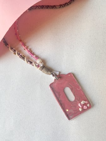 حامل بطاقة | ID holder