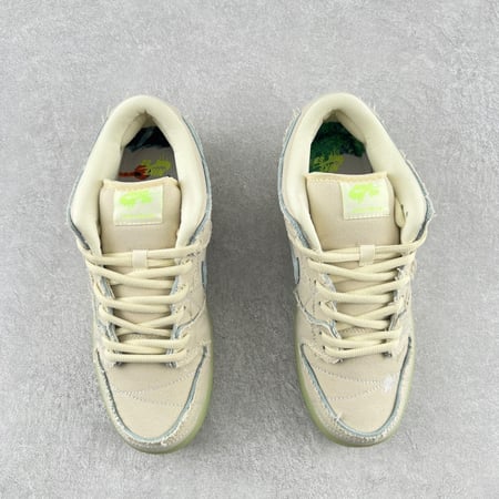 ‏Nike Dunk Low
