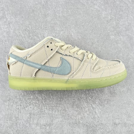 ‏Nike Dunk Low