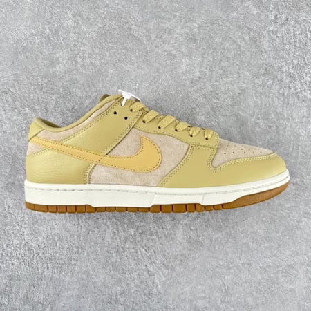 ‏Nike Dunk Low
