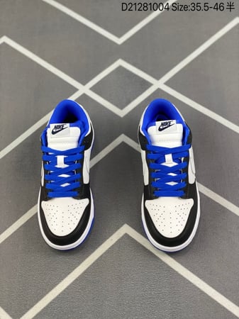 ‏Nike Dunk Low SB