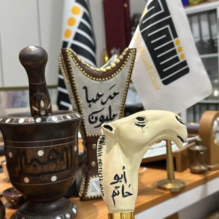عصا تراثية فاخرة برأس جمل