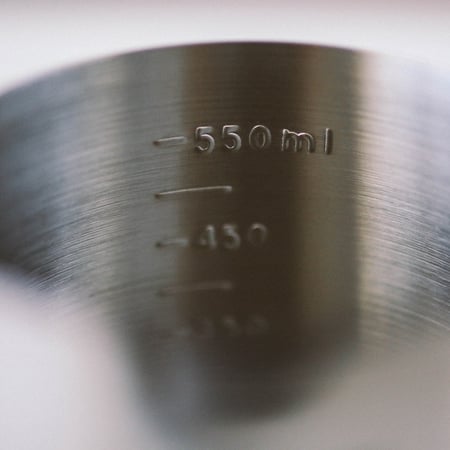 اناء تبخير حليب بمقياس