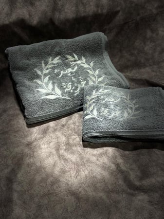 مناشف للحمام مطرزة