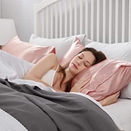 غطاء مخده مصنوع من الساتان الناعم (القطعه)